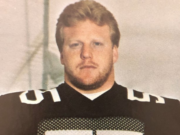 Dave Alexander - Image courtesy of https://hawkeyerecap.com/1987_football_cards.asp