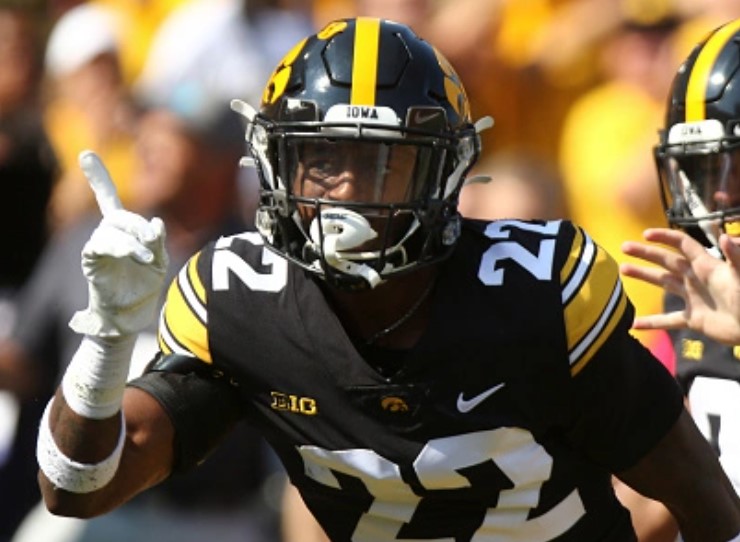 Terry Roberts - Image courtesy of https://www.ourquadcities.com/sports/hawkeye-headquarters/highlights-photos-and-postgame-iowa-30-kent-state-7/