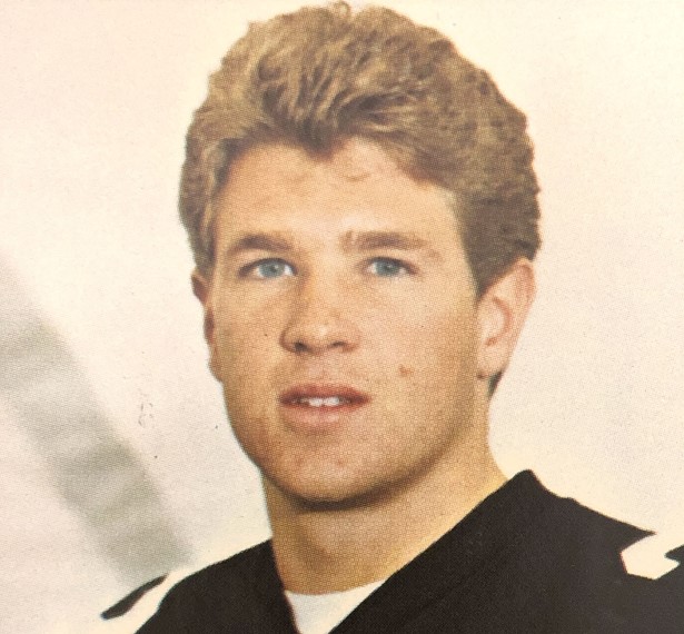 Travis Watkins - Image courtesy of https://hawkeyerecap.com/1987_football_cards.asp